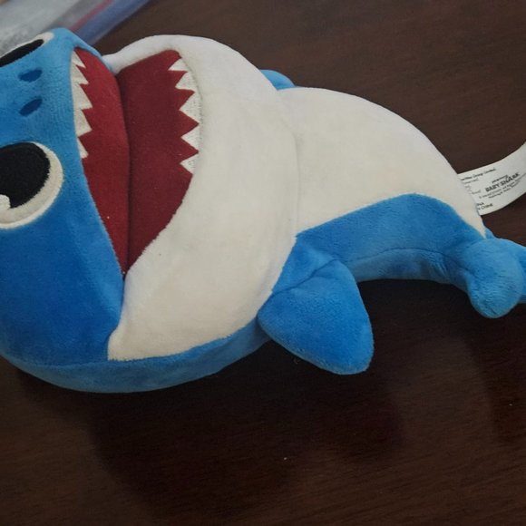 plush baby shark puppet sings baby shark song size 3 baby shark sandals. - Picture 10 of 10